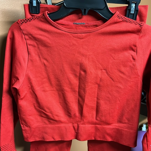 Two piece casual/ fitness outfit - Picture 2 of 11